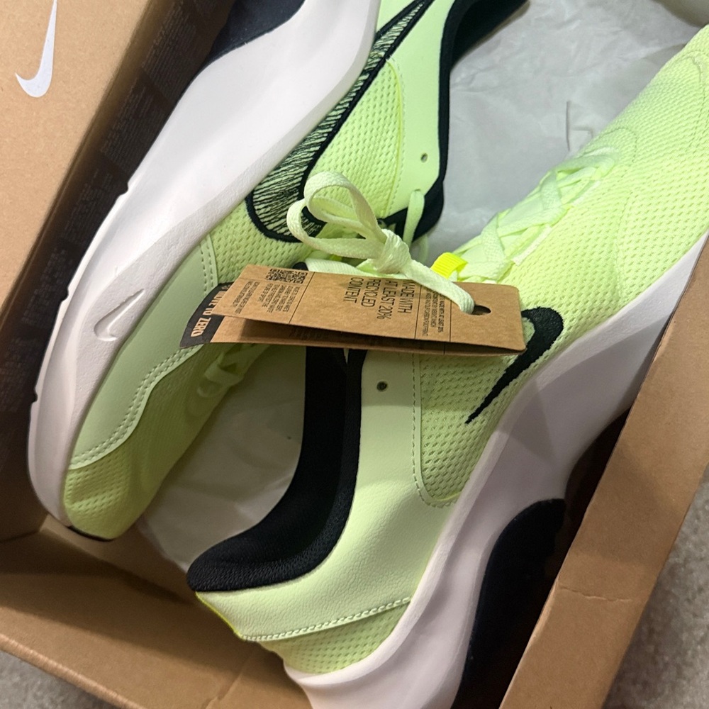 Men's Nike Legend Essential 3 NN Sneakers - Picture 9 of 15